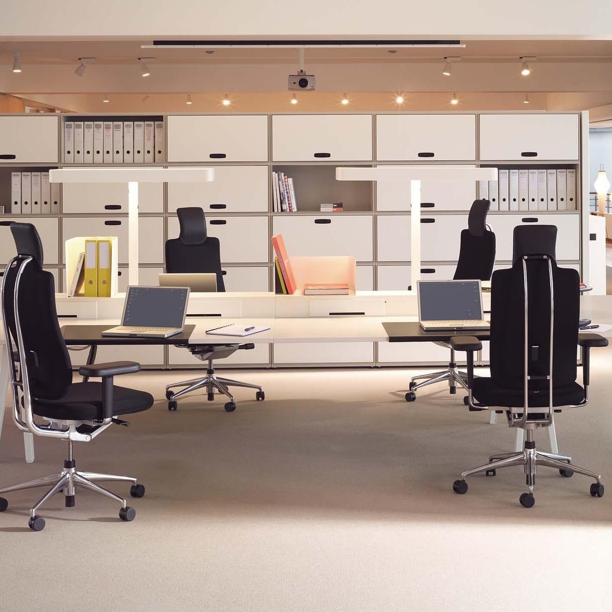 办公椅|现代真皮中班椅|办公家具|设计师家具|HeadLine 大班椅